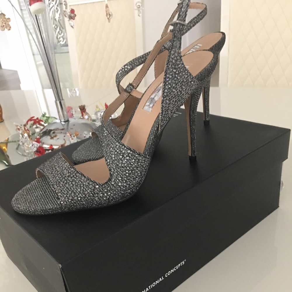 INS INTERNATIONAL CONCEPTS  HEELS PARTY SANDALS